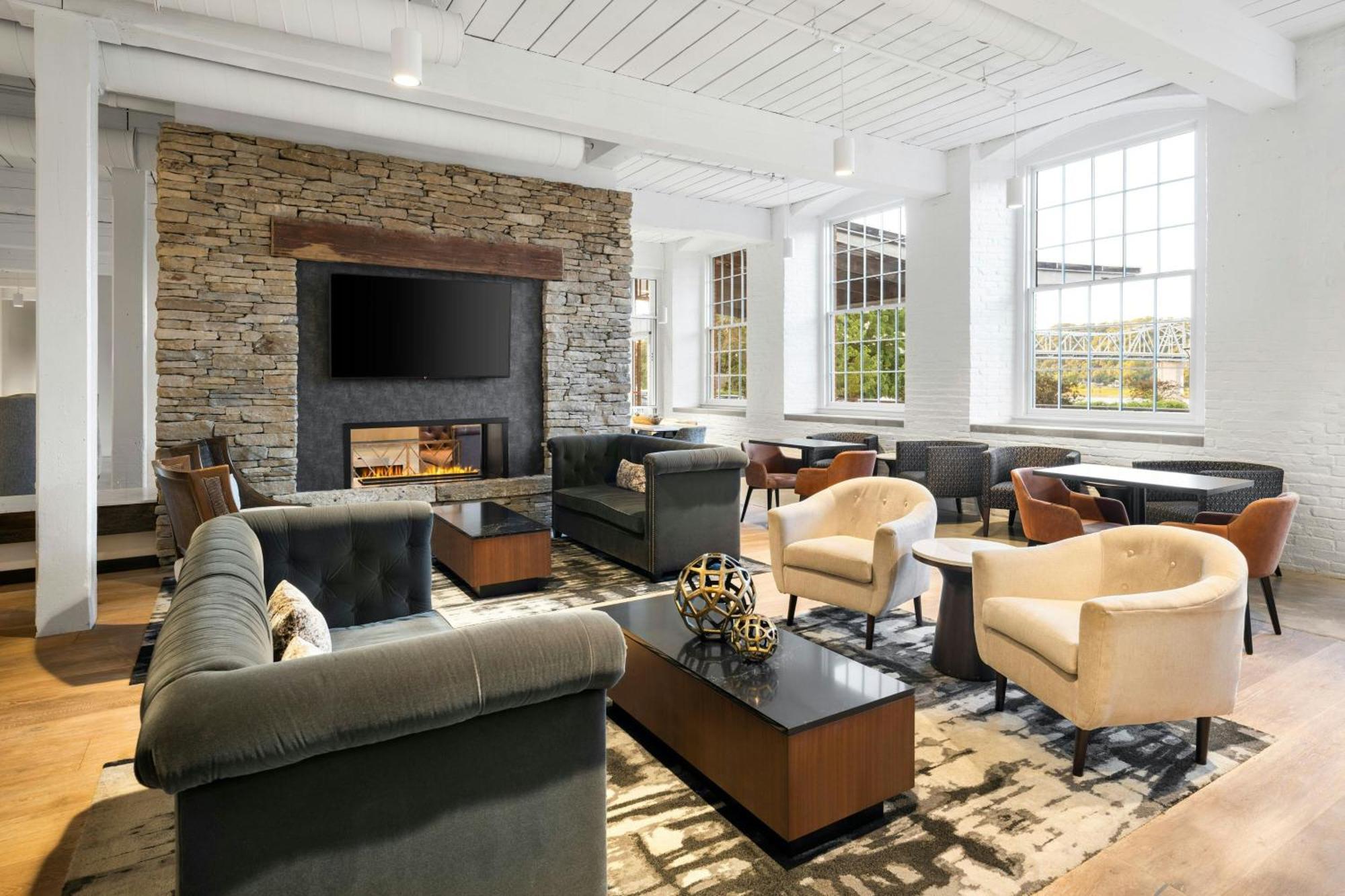 Fairfield Inn & Suites Madison Historic Eagle Cotton Mill Zewnętrze zdjęcie