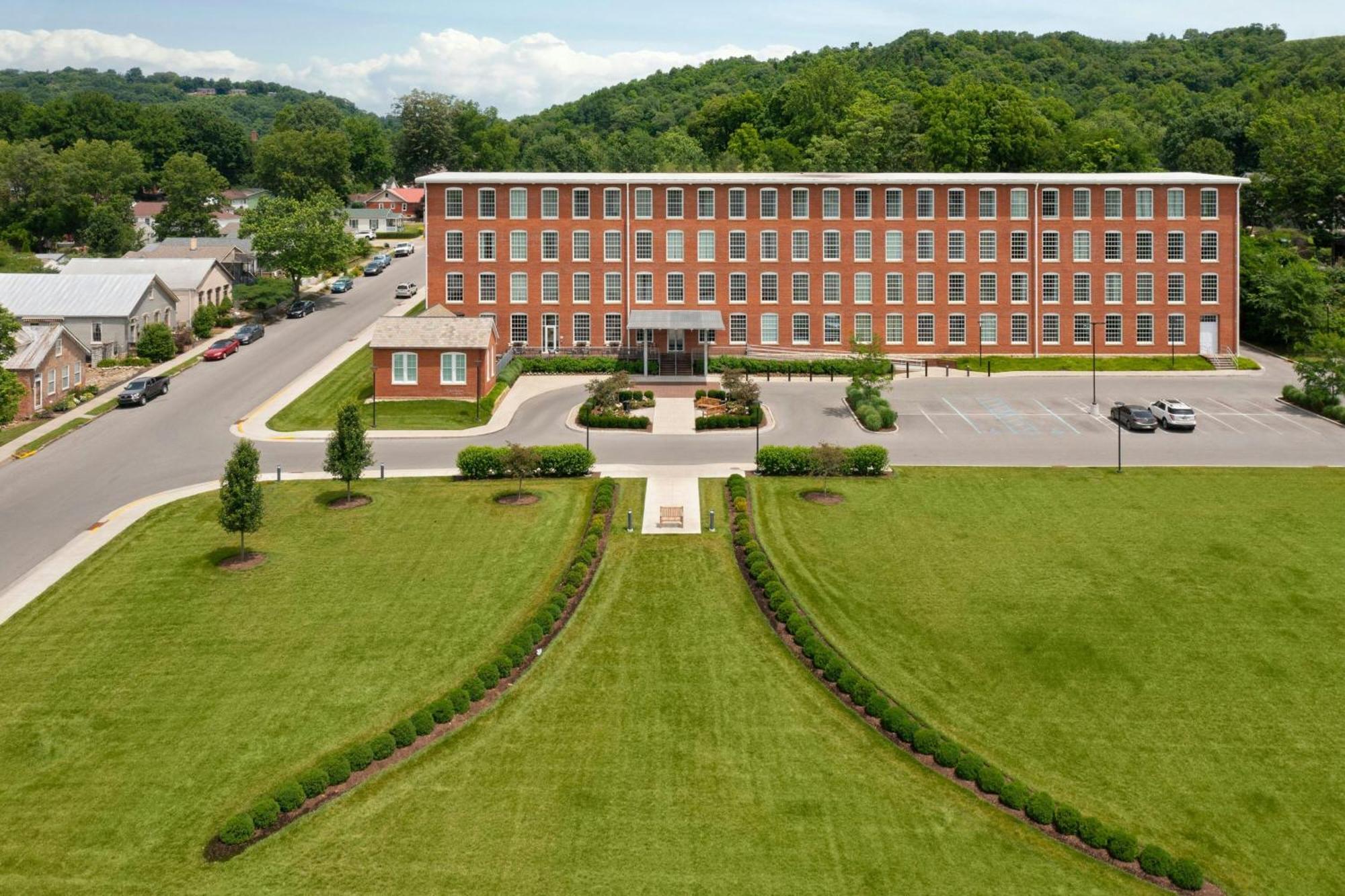 Fairfield Inn & Suites Madison Historic Eagle Cotton Mill Zewnętrze zdjęcie
