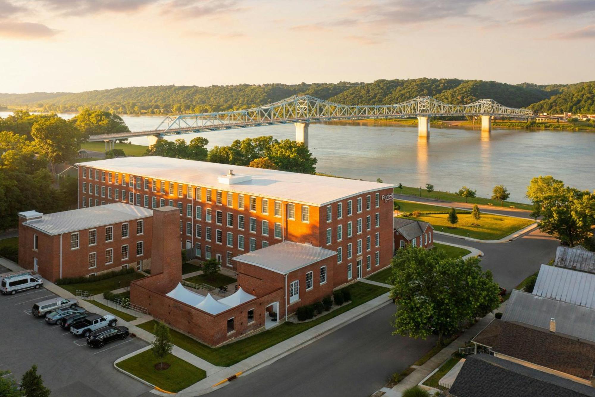 Fairfield Inn & Suites Madison Historic Eagle Cotton Mill Zewnętrze zdjęcie